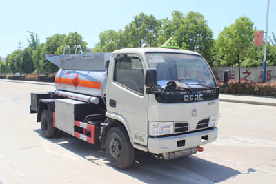 蓝牌东风多利卡2.2方AT型易燃液体罐式运输车